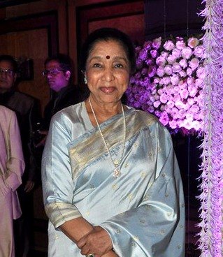 Asha Bhosle at Sunidhi Chauhan 's wedding reception