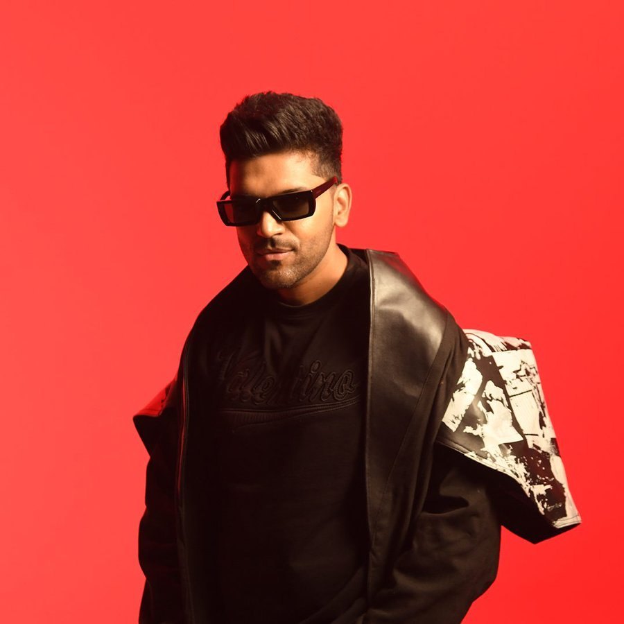 A promotional look in black and sunglasses.